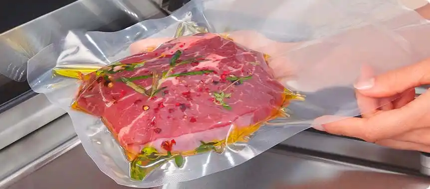 Fully automatic vacuum packaging machine sealing and packaging meat.